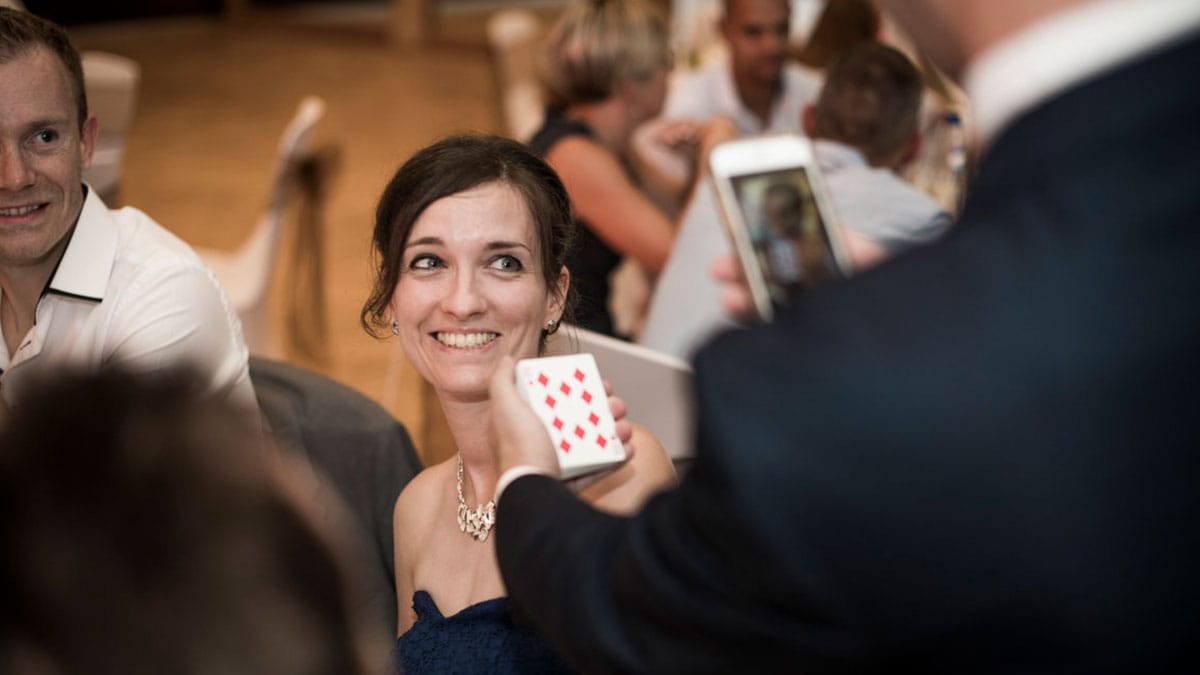 Magicien close-up dans le Var